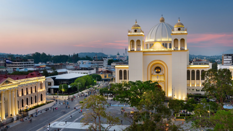 Your Guide to el Salvador CITIZENSHIP BY INVESTMENt