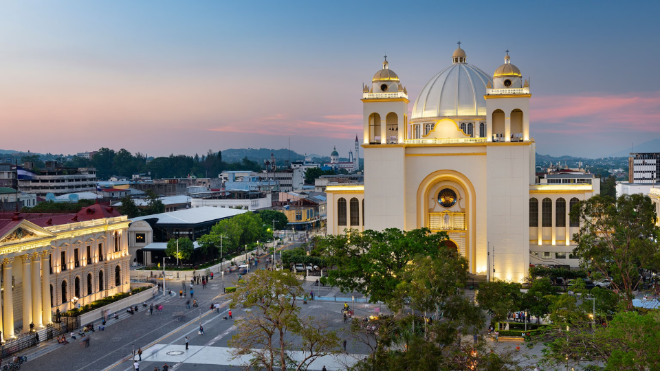 Your Guide to el Salvador CITIZENSHIP BY INVESTMENt